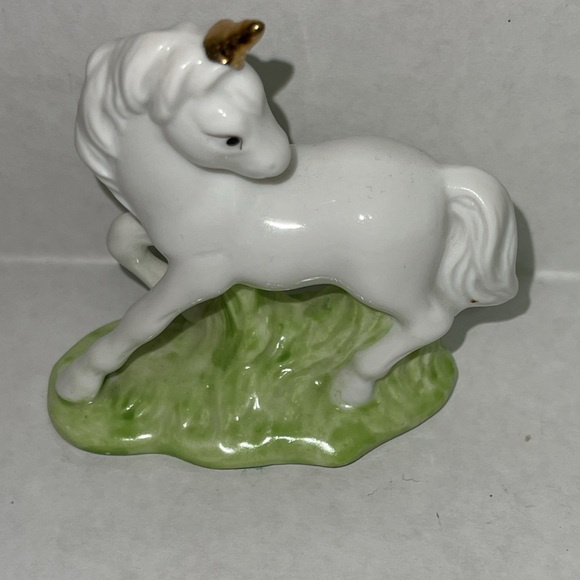 Little unicorn figurine. Adorable! - Picture 1 of 7